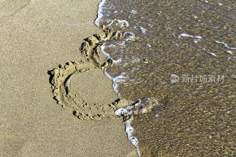 沙子上的心形