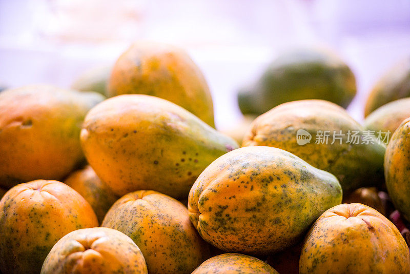 木瓜在美国夏威夷瓦胡岛农贸市场出售