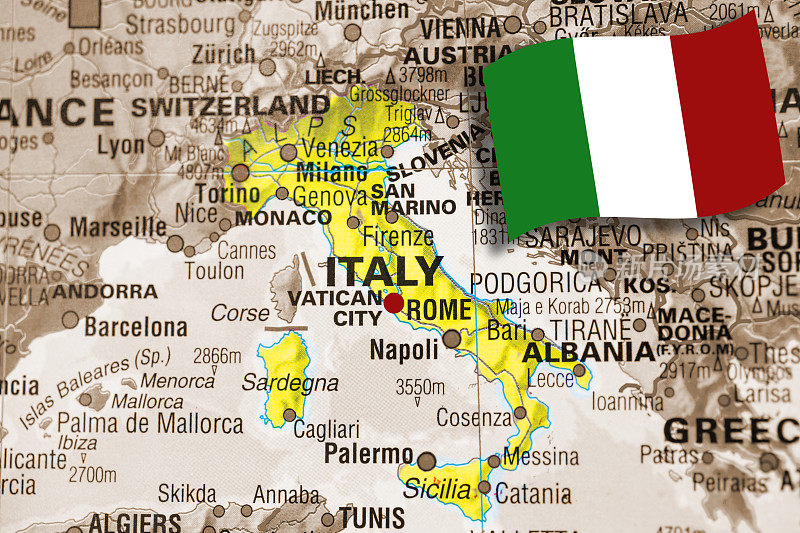 国家:欧洲国家地图。关注意大利的罗马。国旗。