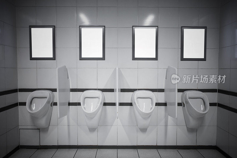 公共厕所的空广告框