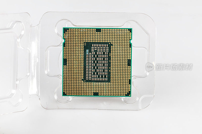 计算机处理器芯片(CPU)隔离在白色背景上