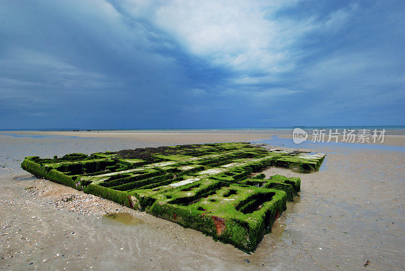 法国Arromanches-les-Bains附近，诺曼底登陆期间使用的桑树港遗迹