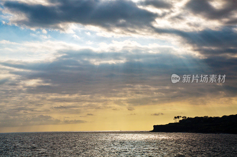 日落时分，夏威夷拉奈岛的乌洛波海滩