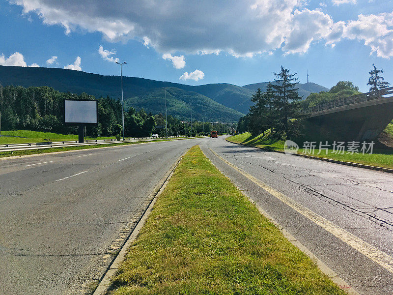 通往山区的路