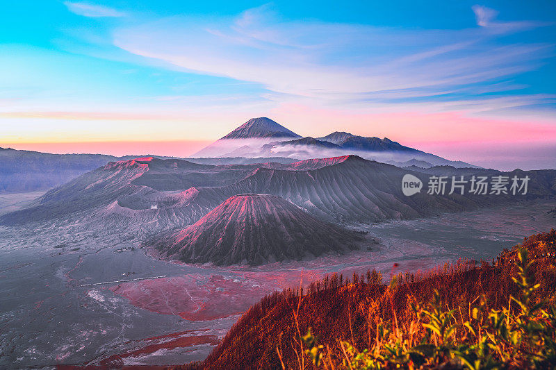 印尼Bromo火山口的日出