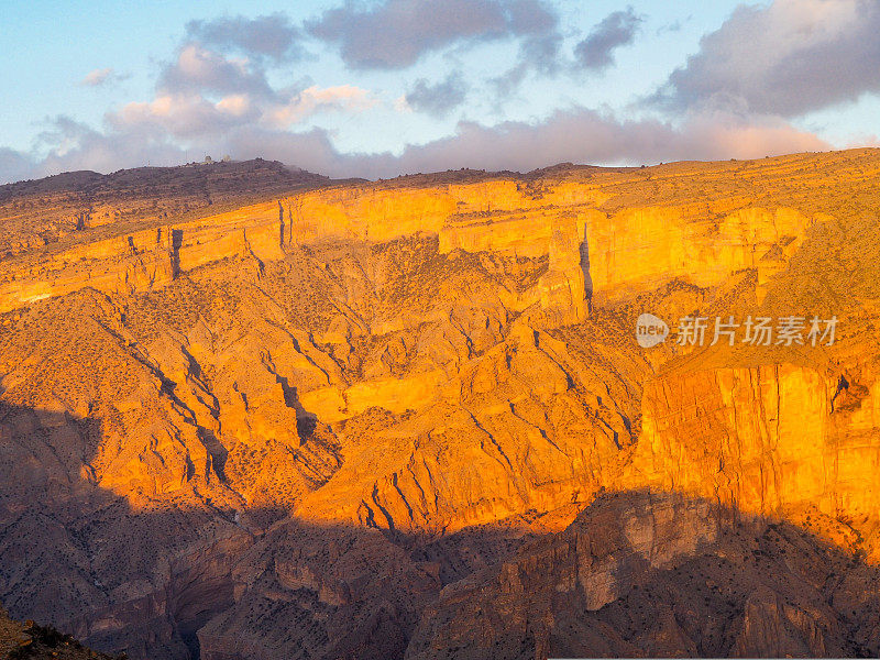 阿曼杰贝尔沙姆斯峡谷的日落