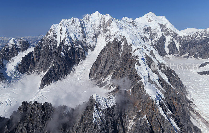 阿拉斯加山脉的亨特山，德纳里国家公园