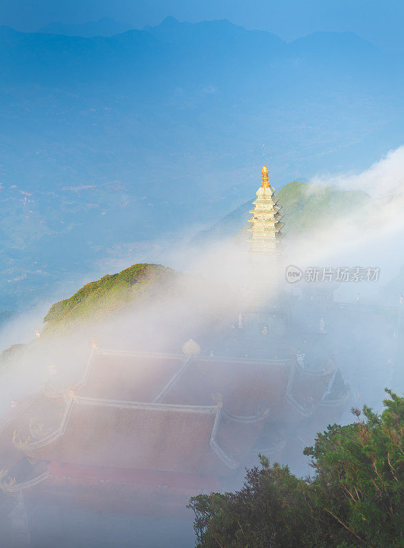 越南萨帕翻斯盘山的金松包汤图塔