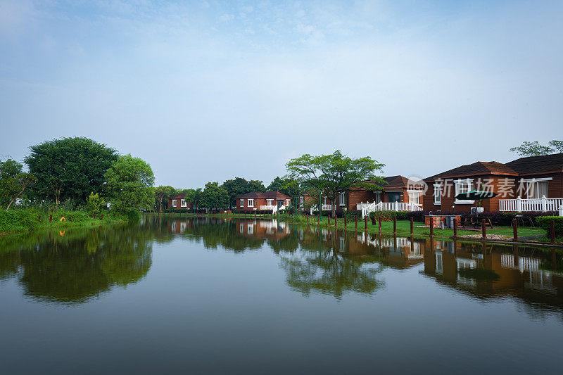 别墅湖景度假村