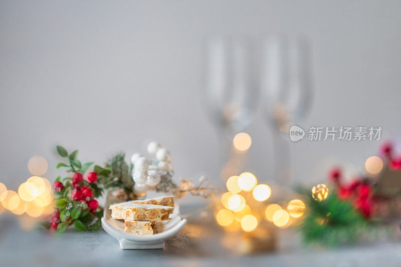 西班牙圣诞糖果牛油和明亮的灯光背景