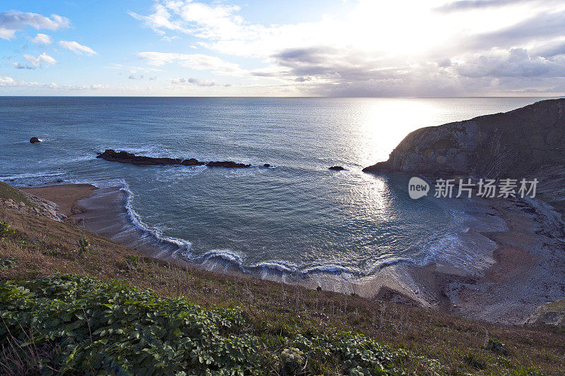 英国多塞特的侏罗纪海岸，冬日的低太阳