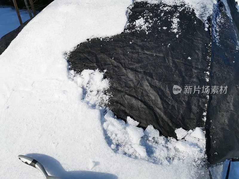 2021年2月，大雪爆发后，车里全是雪