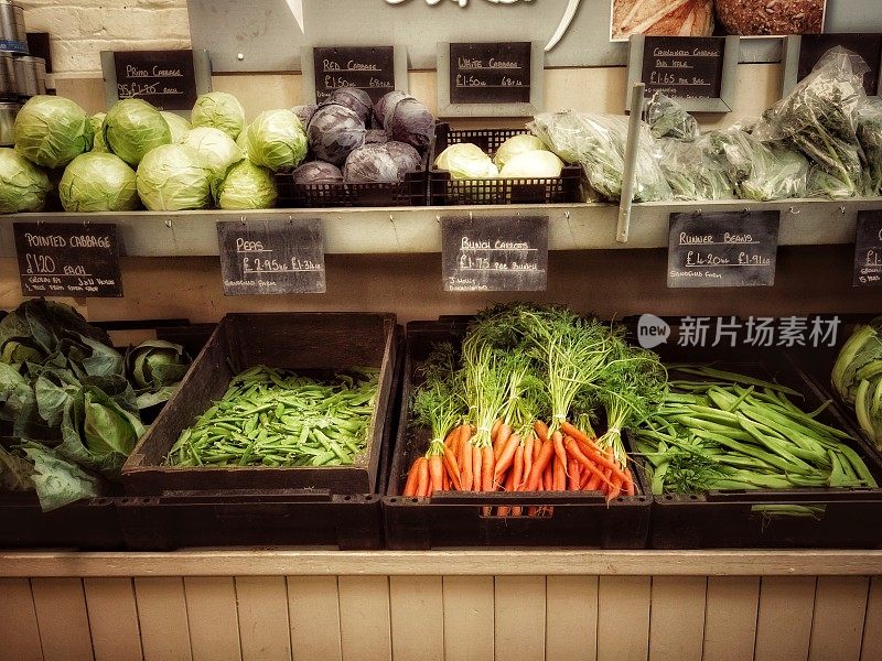 农贸市场出售有机健康食品。