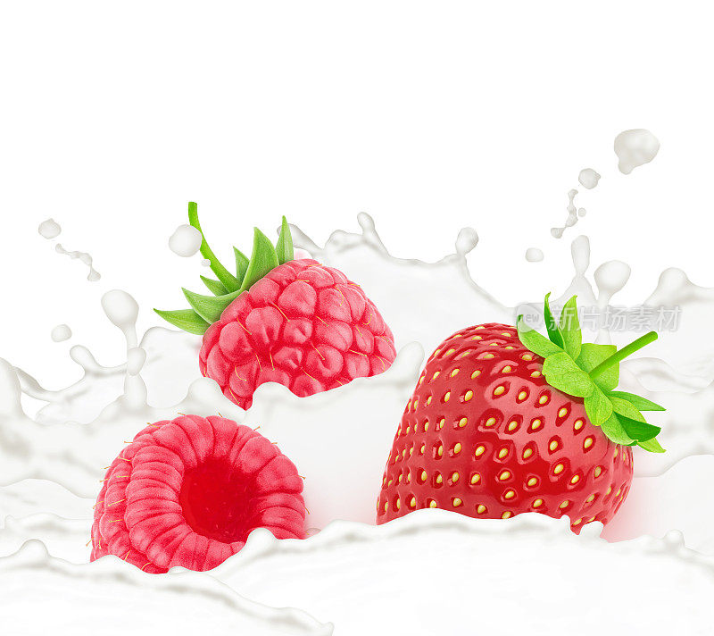 草莓和覆盆子牛奶飞溅孤立在白色背景。