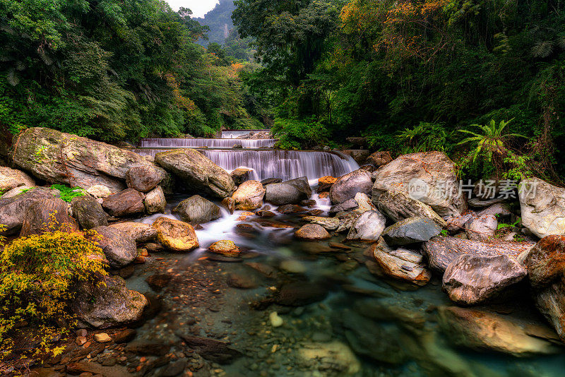 樱花瀑布在花莲，台湾