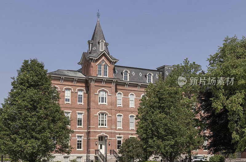 普渡大学校园内的大学礼堂。大学礼堂是普渡大学唯一还在的原始建筑。