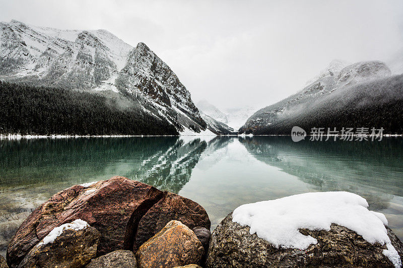 露易丝湖，雪和水