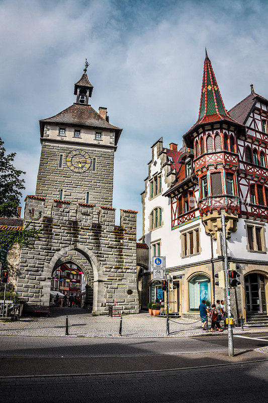 德国康斯坦茨著名的施纳兹托门，有钟塔和拱门