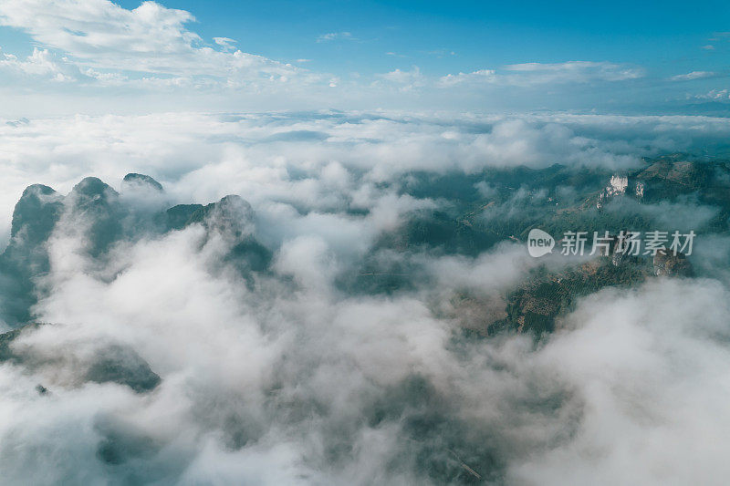 桂林阳朔县雾天大景观鸟瞰图