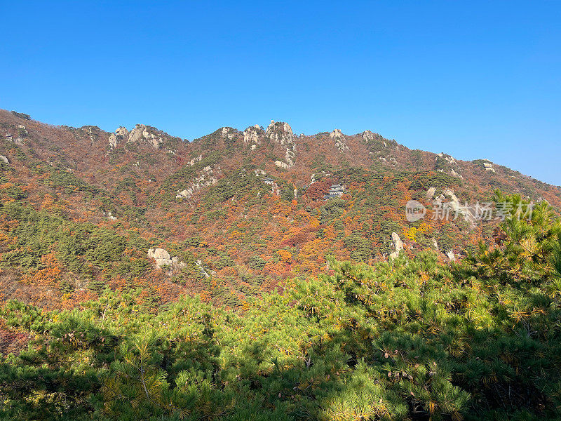 秋天的首尔道峰山和万月寺