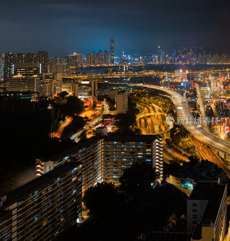 香港繁忙的货柜码头和高速公路