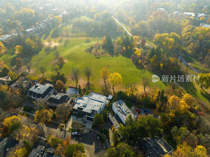 鸟瞰北约克的公园和住宅区，多伦多，加拿大