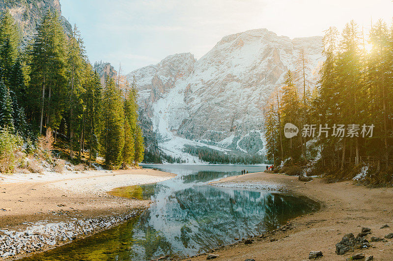 冬天的拉戈迪布雷斯湖的风景