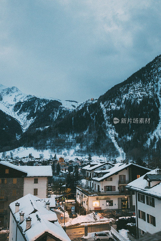 库马约雪屋顶