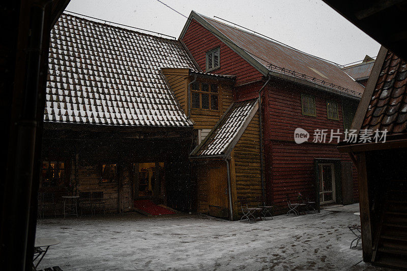 卑尔根的冬雪下的卑尔根:挪威联合国教科文组织世界遗产