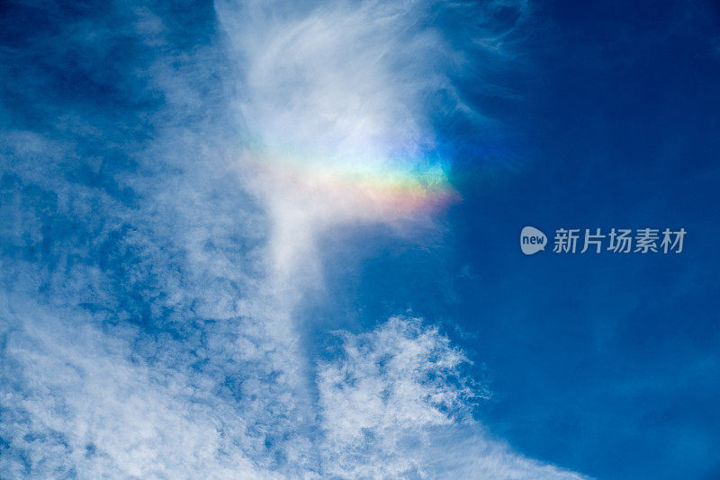 彩虹云和蓝天
