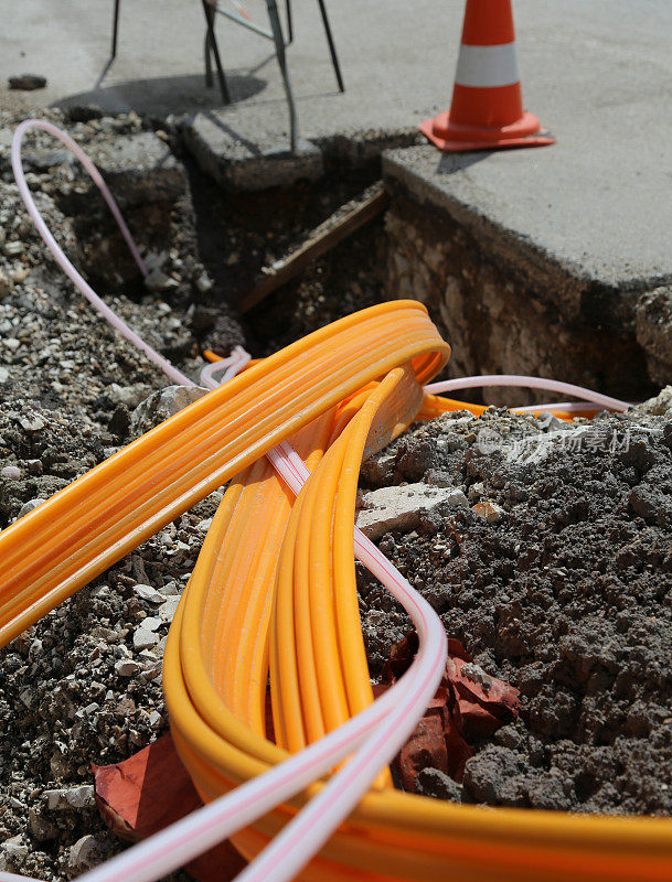 安装光纤电缆的道路工程
