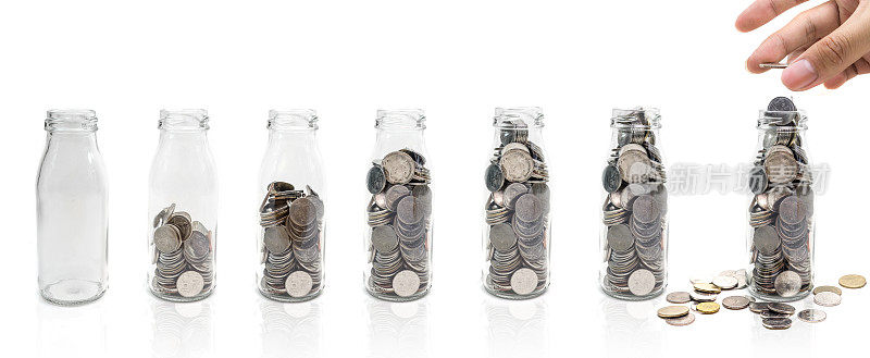 收藏玻璃瓶硬币的省钱理念。
