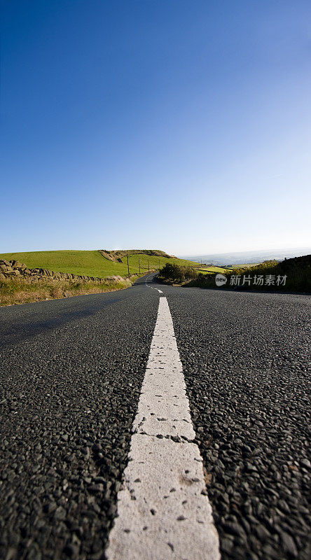 乡村公路的中间