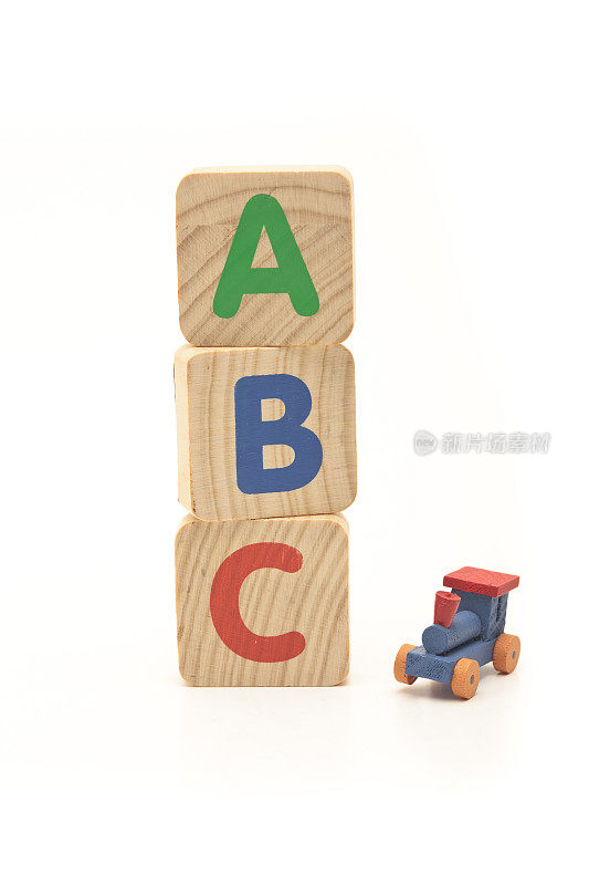 木块上的ABC字母