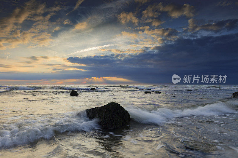 荷兰海岸的忧郁海景