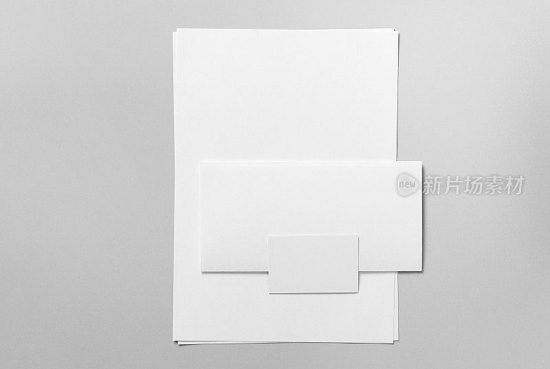空白的扁平和折叠的信纸和名片
