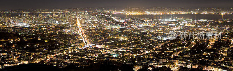 旧金山夜晚的天际线