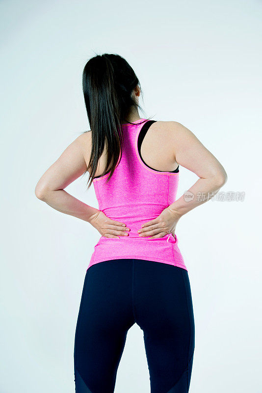 背部疼痛的亚洲女运动员