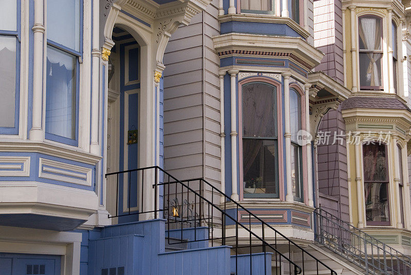 旧金山一排排彩色房屋