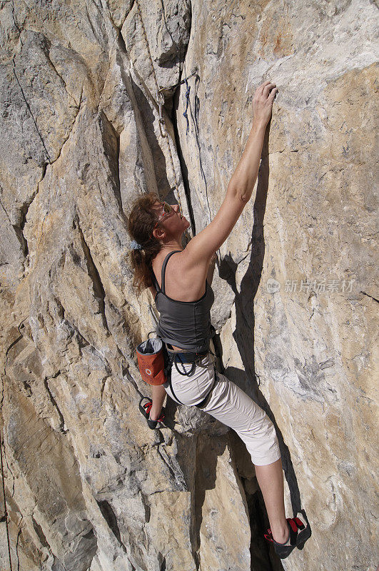 女人freeclimbing