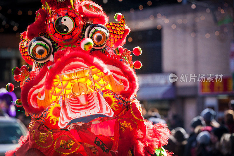 红龙在中国新年游行