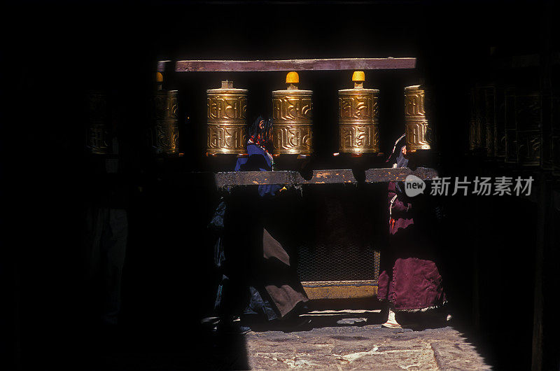 西藏:拉萨大昭寺朝圣者