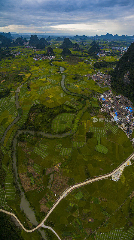 喀斯特地区农村日落，阳朔，中国桂林