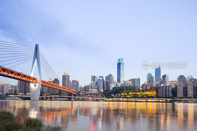 重庆现代城市的天际线——斜拉桥
