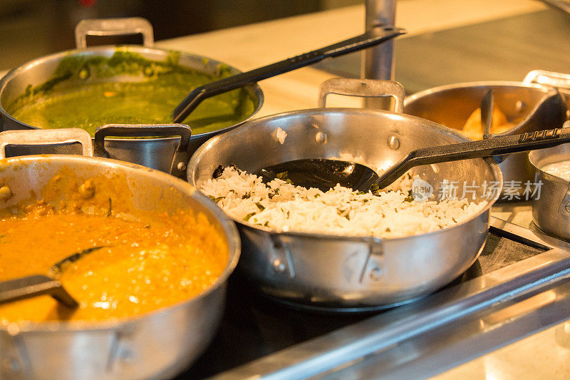 印度食物在烹饪锅中保温
