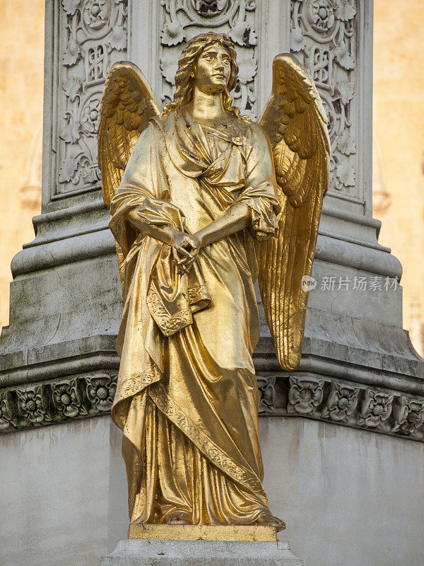 克罗地亚萨格勒布的金色天使雕像