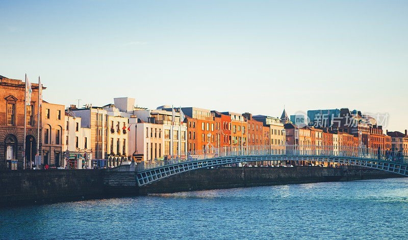 爱尔兰，都柏林和利菲河上的哈彭尼桥