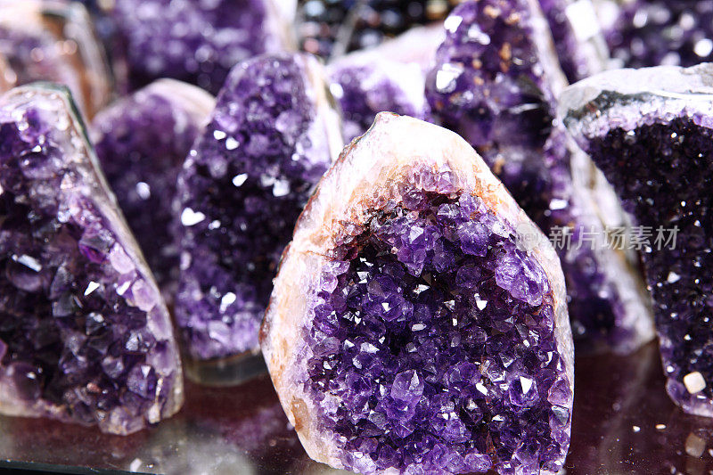 紫水晶半宝石粗切