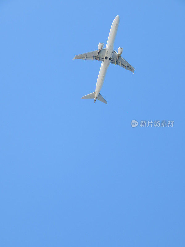 空中的飞机