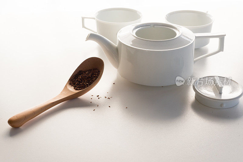 roibos茶，茶壶和杯子
